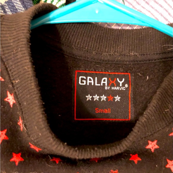 Red star pattern, black sweatshirt. - Picture 3 of 3